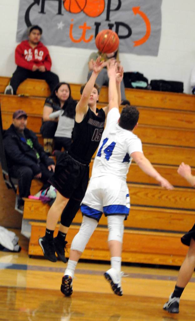 Montesanos Carter Olsen puts up a shot while under pressure from Elmas Noah Huttula on Wednesday at Elma High School. (Ryan Sparks | Grays Harbor News Group)                                Montesanos Carter Olsen puts up a shot while under pressure from Elmas Noah Huttula on Wednesday at Elma High School. (Ryan Sparks | Grays Harbor News Group)