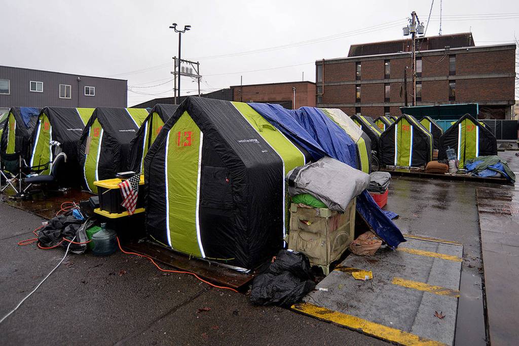 Aberdeens temporary homeless camp behind City Hall on Dec. 16. (Thorin Sprandel | Grays Harbor News Group)