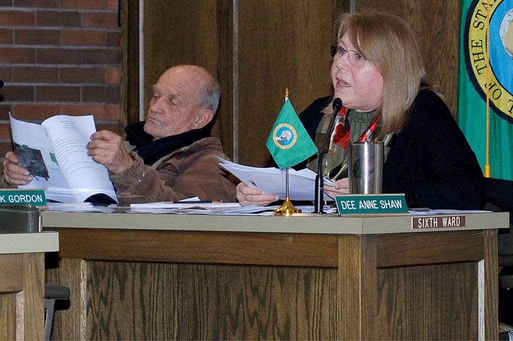 Aberdeen City Council 6th Ward members Frank Gordon and Dee Anne Shaw at the homeless camp workshop on Wednesday evening. (Thorin Sprandel | Grays Harbor News Group)