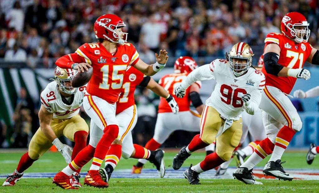 Kansas City Chiefs quarterback Patrick Mahomes (15) looks to pass against the San Francisco 49ers during the first half of Super Bowl LIV at Hard Rock Stadium in Miami Gardens, Fla., on Sunday, Feb. 2, 2020. (Al Diaz/Miami Herald/TNS)
