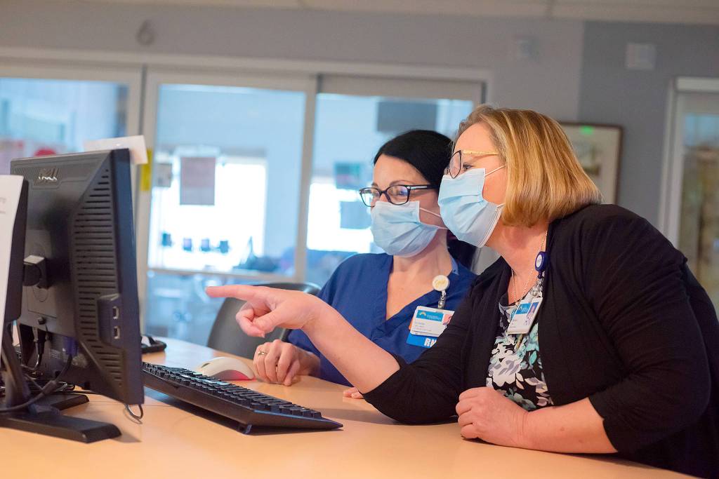 Melanie Brandt, right, chief nursing officer of Grays Harbor Community Hospital, consults with Registered Nurse Kristin Jennings.