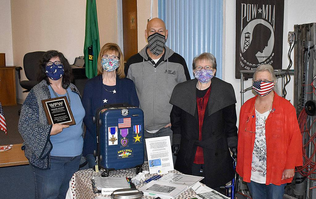 DAN HAMMOCK | THE DAILY WORLD
Kat Bryant, left, Daily World lifestyle editor, was presented a national VFW publications award at the Aberdeen VFW post Wednesday. Pictured with her are Friends of the Aberdeen Museum members Becky Carossino, the subject of the award-winning article, Douglas Orr, Nancy Cuyle, and Connie Parson.