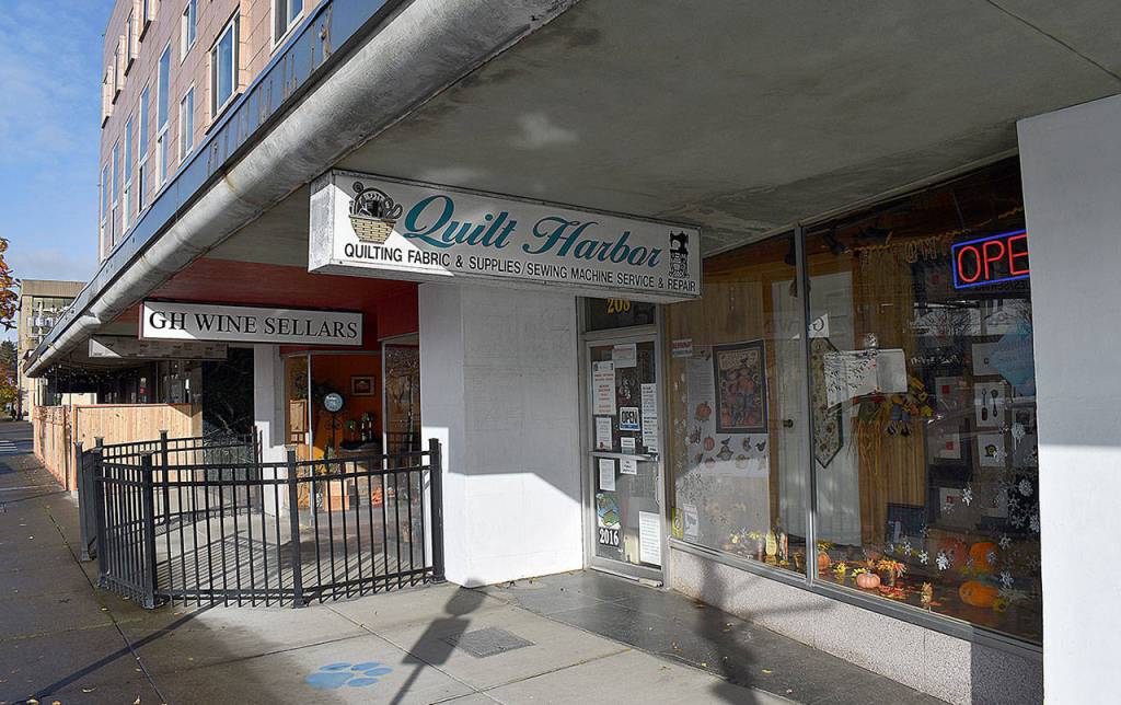 DAN HAMMOCK | THE DAILY WORLD 
Neighboring businesses in downtown Aberdeen show the variety shoppers can easily find within a few blocks: Quilt Harbor and GH Wine Sellars on Broadway Street.