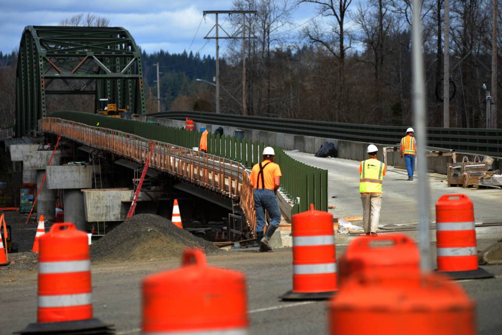 DAVE HAVILAND THE DAILY WORLD Drivers have seen delays of 5 to 10 minutes in this area for the past two years.