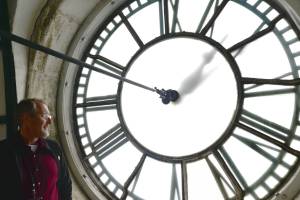DAVE HAVILAND/THE DAILY WORLD
Director of Utilities & Community Development Mark Cox ponders the clock on top of the county courthouse building.