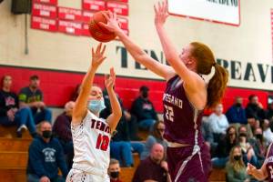 ERIC TRENT | THE CHRONICLE
Montesano's Zoee Lisherness (22) blocks a shot by Tenino's Grace Vestal (10) during a 1A Evergreen Conference matchup Thursday in Tenino.