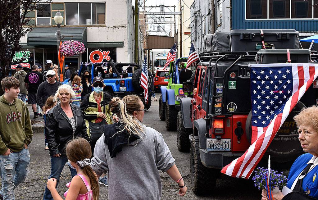 DAN HAMMOCK | THE DAILY WORLD 
The crowd in the vendors area on Broadway Street made way for a couple of the parades Jeep club members to park their rides among the food and product booths at the Founders Day celebration in Aberdeen on Saturday.