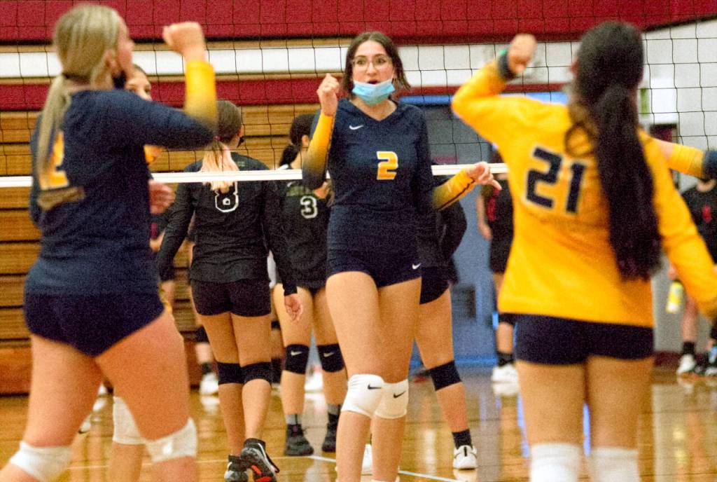 RYAN SPARKS | THE DAILY WORLD The Aberdeen Bobcats celebrate a point on Thursday at the Hoquiam Volleyball Jamboree at Hoquiam Square Garden.
