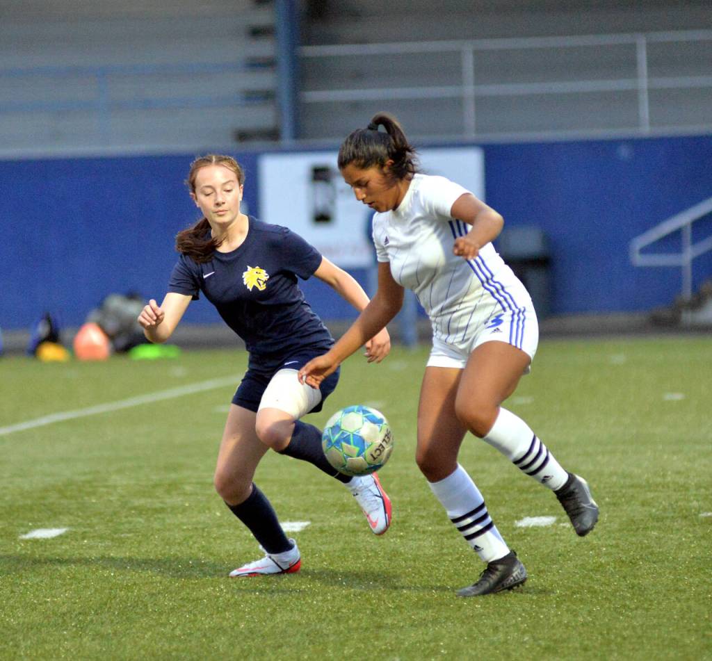RYAN SPARKS | THE DAILY WORLD Aberdeens Annie Troeh and Elmas Diana Guzman attempt to gain possession during the Bobcats 1-0 victory on Saturday at Stewart Field in Aberdeen.