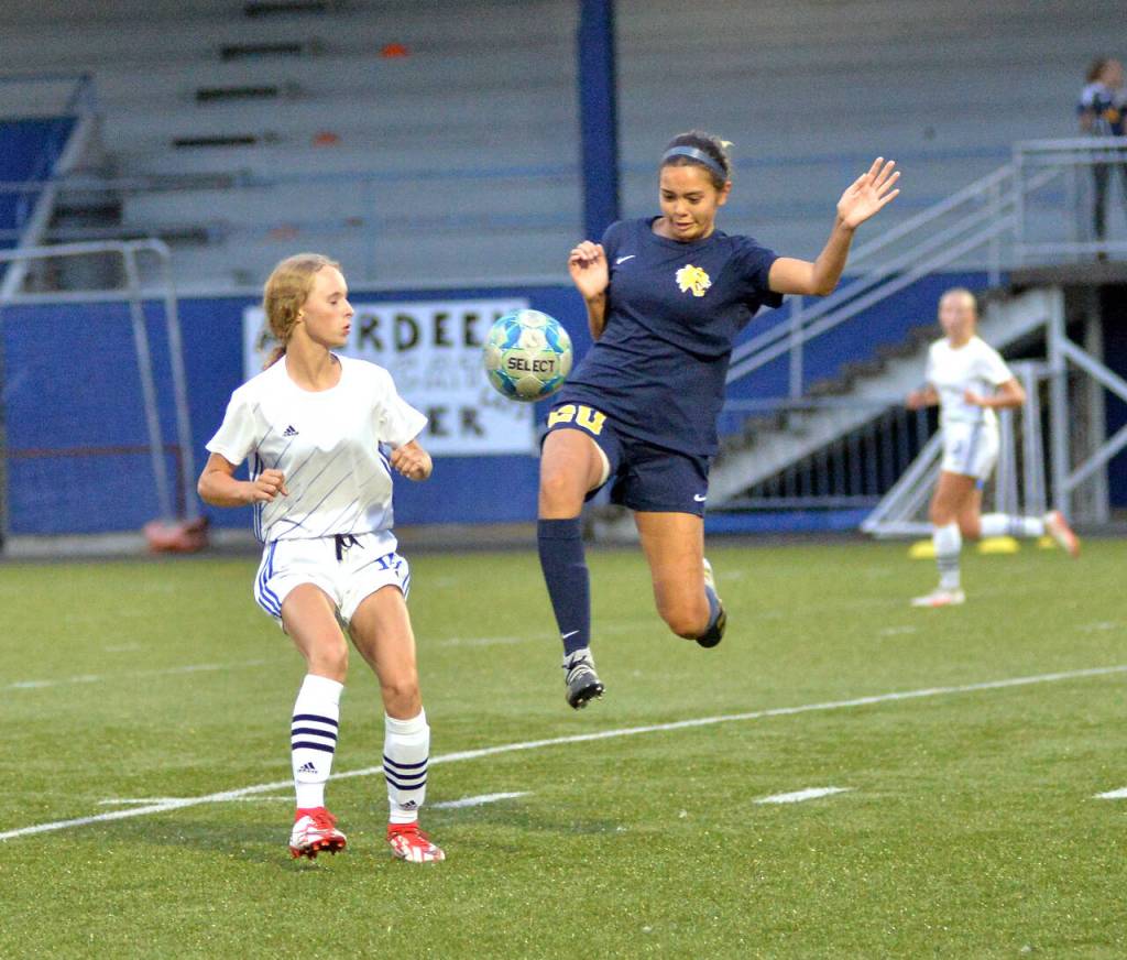 RYAN SPARKS | THE DAILY WORLD Aberdeens Jaylynn Phimmasone (20) leaps to make a play against Elmas Aaleigha Weld on Saturday in Aberdeen.