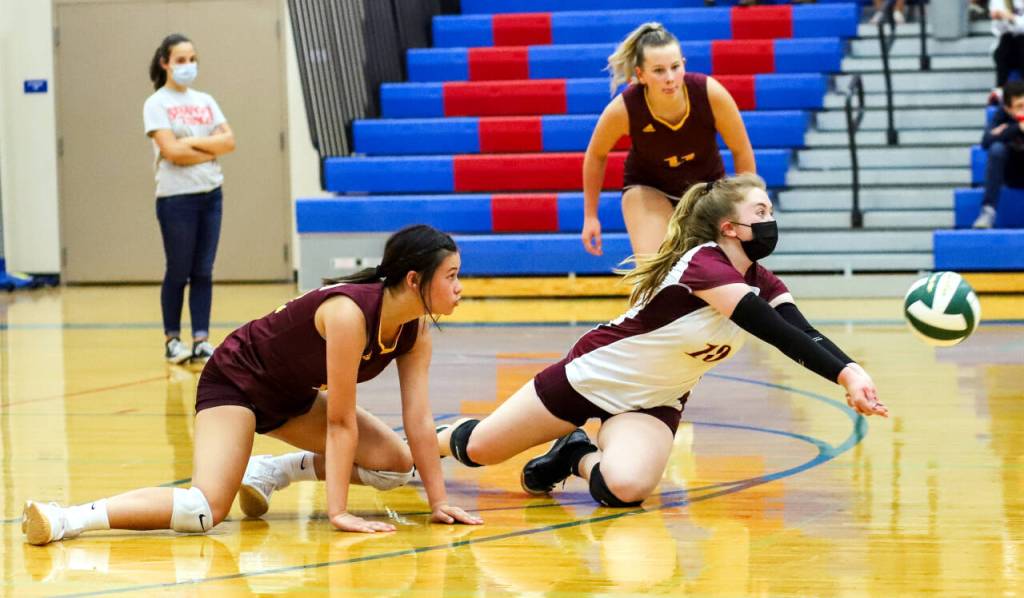 PHOTO BY LARRY BALE South Bends Hannah Jewell (10) digs the ball while Reece Williams, right, and Raydynn Morley look on during a game against Willapa Valley on Wednesday at Willapa Valley High School.