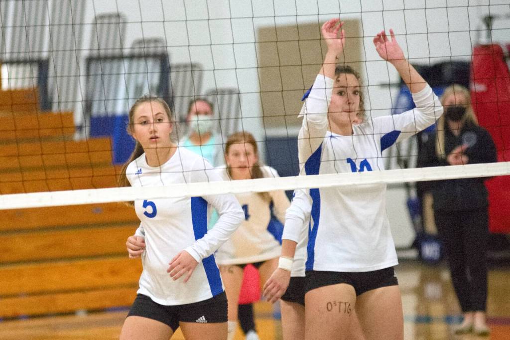 DAILY WORLD FILE PHOTO Elmas Aubrey Moore (5) and Torrey Thompson (14) were both named to the 1A Evergreen All-League Volleyball Team, with Moore named as a First Team setter and Thompson as an Honorable Mention.