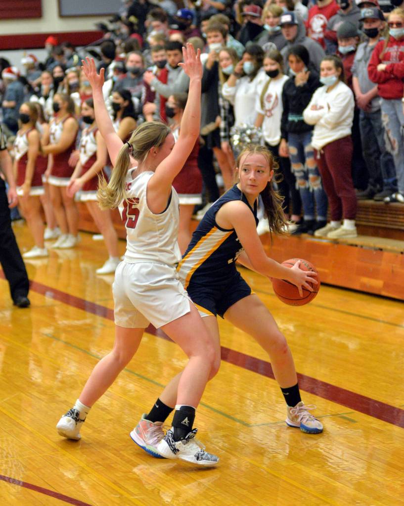 RYAN SPARKS | THE DAILY WORLD Aberdeen guard Zoe Troeh, right, looks to pass while being defended by Hoquiams Ella Folkers during the Bobcats 52-46 victory on Friday at Hoquiam Square Garden. Troeh and Bobcats guard Maddi Gore led Aberdeen with 15 points in the game.