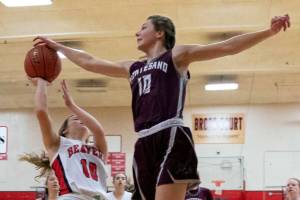ALEC DIETZ | THE CHRONICLE
Montesano forward Mikayla Stanfield (10) blocks a shot from Tenino's Grace Vestal during the Bulldogs 58-34 win on Saturday in Tenino.