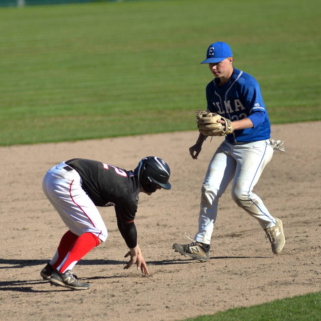 RYAN SPARKS | THE DAILY WORLD Elma 
infielder Blake Corr, right, tags out Teninos Carson Hart during a rundown in Elmas 10-3 win in the 1A District 4 baseball semifinals on Tuesday, May 10, 2022, in Hoquiam.