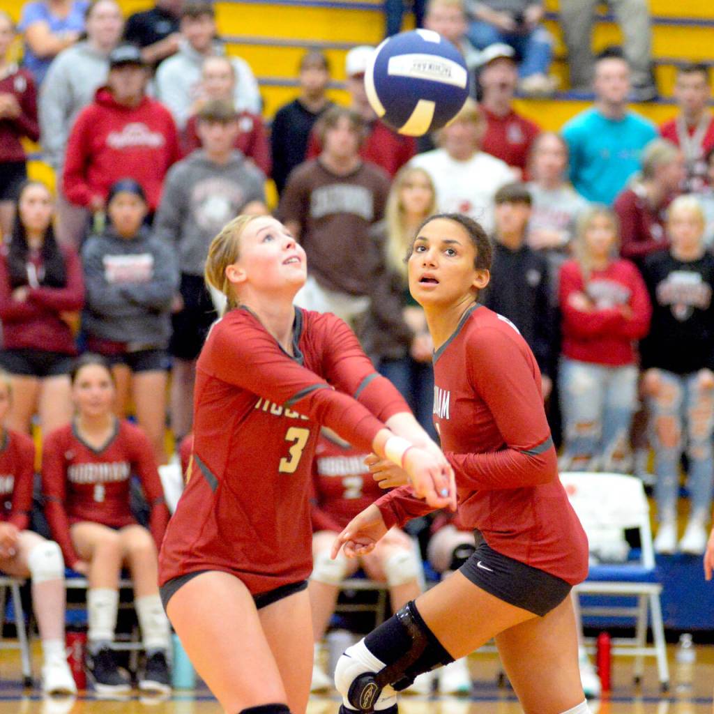 RYAN SPARKS | THE DAILY WORLD Hoquiams Ella Folkers (3) passes the ball while teammate Chloe Kennedy looks on during Hoquiams straight-set victory over Aberdeen on Tuesday, Sept. 13, 2022 at Sam Benn Gym in Aberdeen.