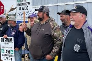 Photos by Michael S. Lockett / The Daily World
Union members picket against Weyerhaeuser near the companys South Aberdeen facility on Tuesday.