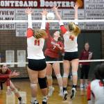 RYAN SPARKS | THE DAILY WORLD Hoquiams Ashlinn Cady (7) tries to get the ball through the Castle Rock defense during the Grizzlies straight-set loss in a 1A District 4 Tournament semifinal game on Wednesday in Montesano.