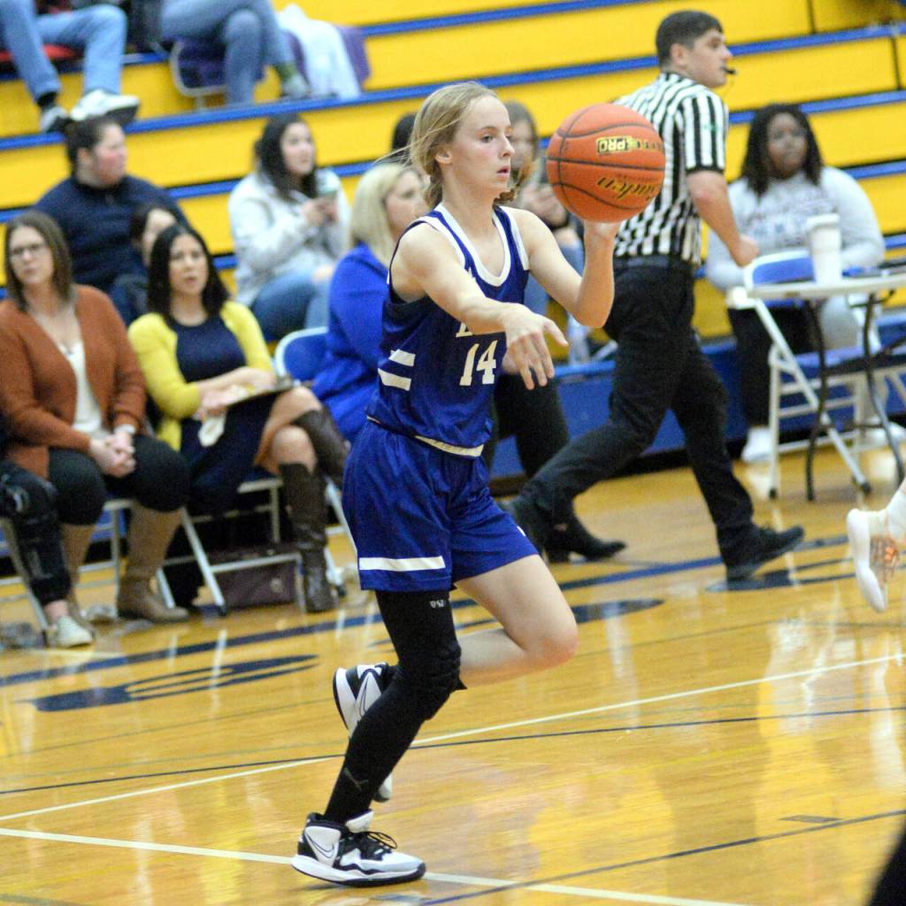 RYAN SPARKS / THE DAILY WORLD 
Elma junior Aaleigha Weld scored 12 points in a 61-35 loss to Aberdeen on Tuesday, Nov. 29, at Sam Benn Gym in Aberdeen.