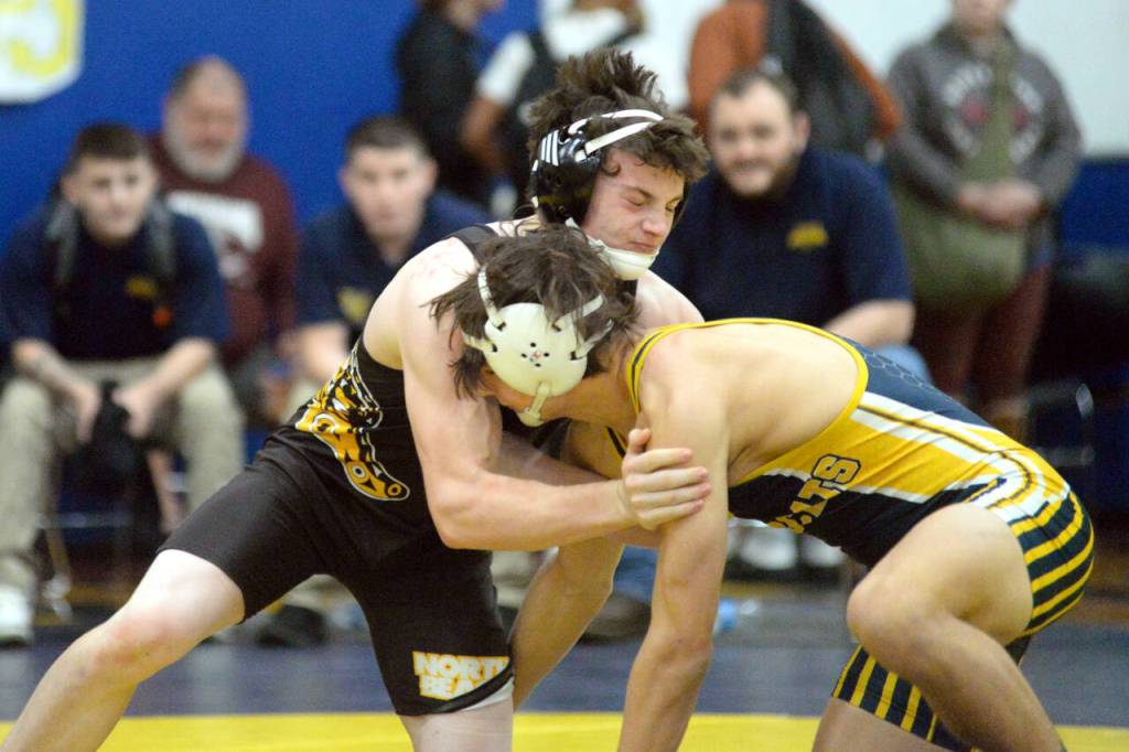 RYAN SPARKS | THE DAILY WORLD North Beachs Dominik Jerome, left, and Aberdeens Aiden Watkins compete in the 152-pound final of the Grays Harbor Championships on Saturday at Sam Benn Gym in Aberdeen.