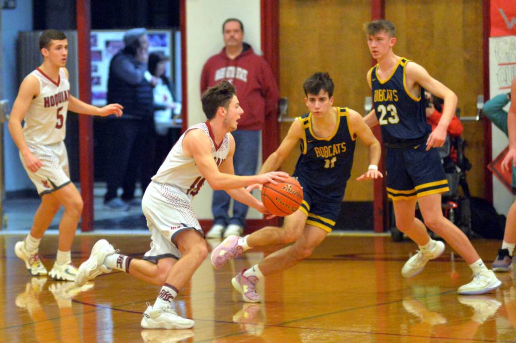 RYAN SPARKS | THE DAILY WORLD Hoquiams Timmy Higgins (10) dribbles against Aberdeens Giovanni Ambrogiani (11) during the Grizzlies 67-38 win on Friday in Hoquiam.