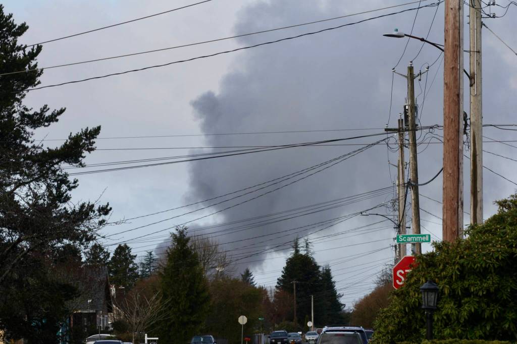 The smoke plume from a structure fire in Hoquiam could be seen miles away on the morning of Feb. 17. (Michael S. Lockett / The Daily World)