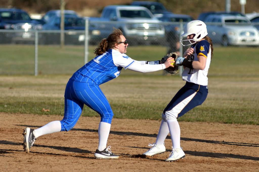 RYAN SPARKS | THE DAILY WORLD Elma shortstop Emmie Spencer, left, tags out Aberdeen pinch-runner Jaylyn Milton during the Bobcats 8-0 win on Tuesday at the Bishop Sports Complex in Aberdeen.