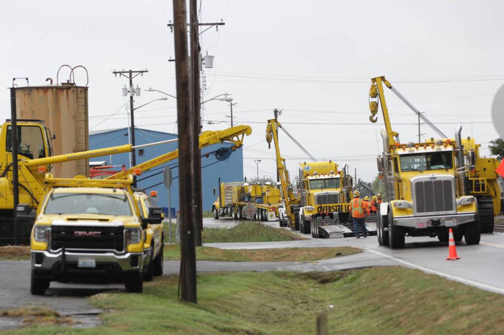 Contractors are onsite to help clear the cars from the derailment and get the line back up and running. (Michael S. Lockett / The Daily World)