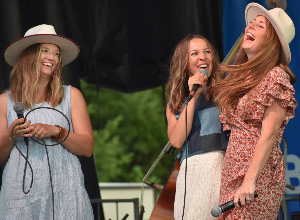 A photo of what Ericka Corban, right, said made history, shows a nice moment between Caryn Hart, left, and Alex Mabey, center. The three ladies sang together and clearly, they all had a good time at the Grays Harbor County Fair, in Elma. (Matthew N. Wells / The Daily World)