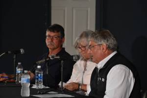 Clayton Franke / The Daily World
Gina Rawlings moderates a candidate forum at the Ocean Shores Lions Club for mayoral candidates Frank Elduen, left, and incumbent Jon Martin, right, on Wednesday, Sept. 6.