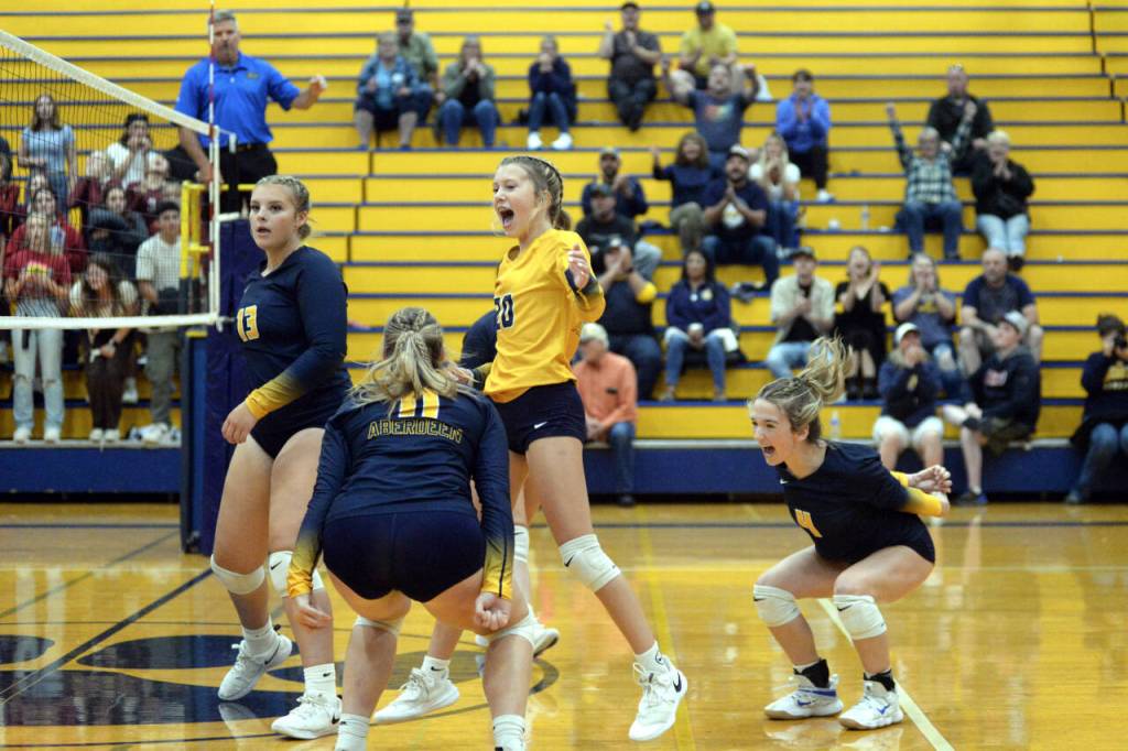 RYAN SPARKS / THE DAILY WORLD
Aberdeens Alviyah Lamont (13), Annika Hollingsworth (11), Sophie Knutson (20) and Claire Mottinger celebrate a victory in the third game of a 3-2 win over Myrtle Street rival Hoquiam on Tuesday at Sam Benn Gym in Aberdeen.