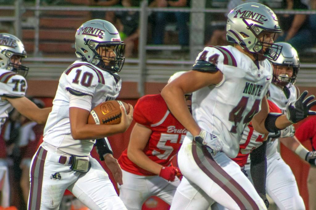 PHOTO BY JUSTIN DAMASIEWICZ Montesanos Jaxson Wilson (10) and Gabe Bodwell, seen here in a file photo, will join their teammates when the Bulldogs take on Castle Rock on Friday at Castle Rock High School.