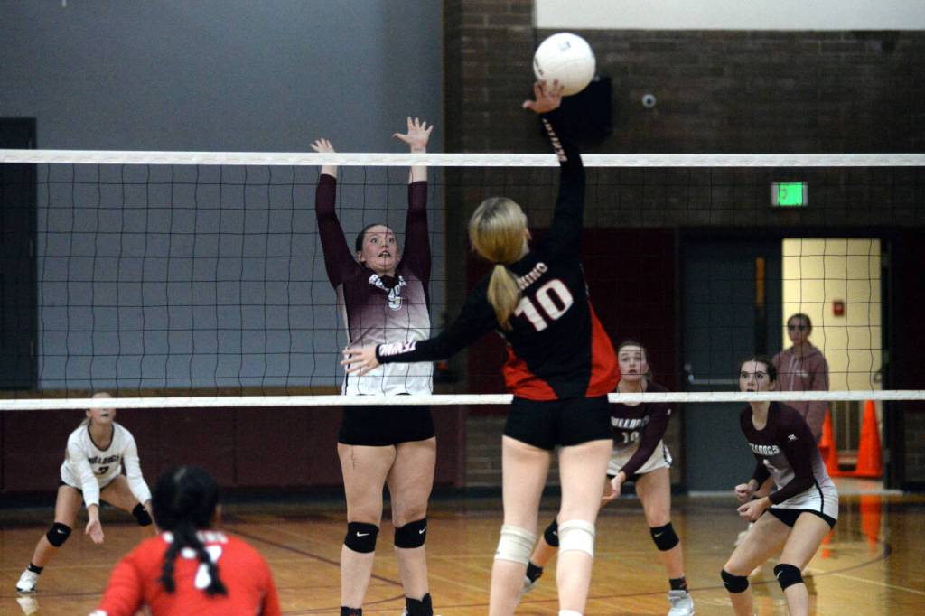 RYAN SPARKS | THE DAILY WORLD Montesano middle blocker Kylee Widsom, left, defends against Teninos Brianna Asay (10) during a 3-1 victory on Tuesday in Montesano.