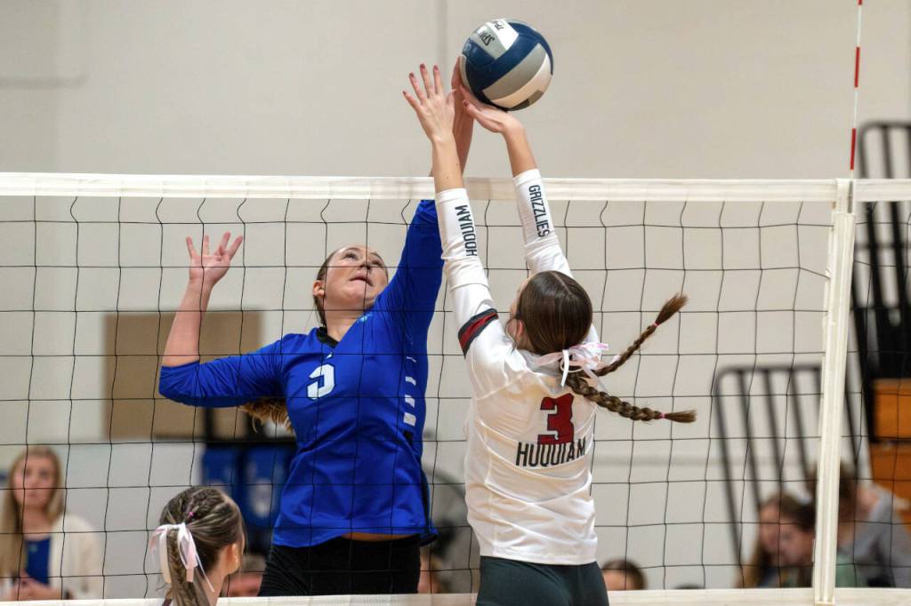 PHOTO BY FOREST WORGUM Elmas Aubrey Moore (5) and Hoquiams Katlyn Brodhead (3) compete for a ball at the net during the Grizzlies 3-2 victory on Thursday at Elma High School.