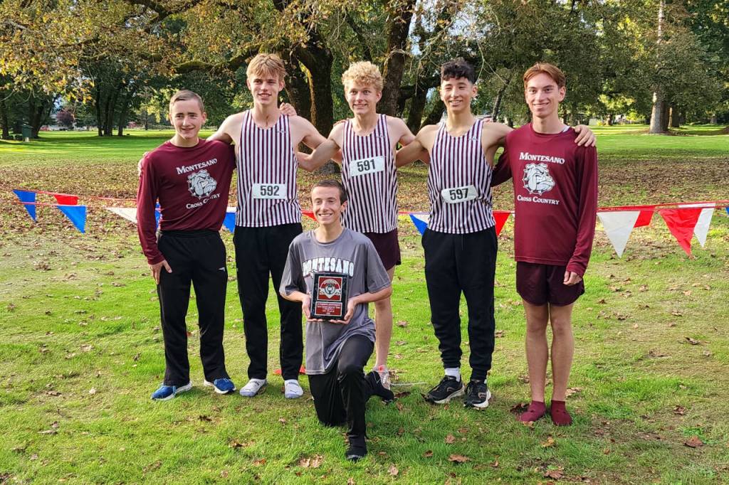RYAN SPARKS | THE DAILY WORLD The Montesano Bulldogs boys cross country team won the league title at the 1A Evergreen Championship cross-country meet Thursday at the Oaksridge Golf Course in Elma.