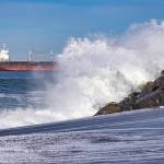 The Daily World file photo
Waves from a king tide in 2022 slam the shores of Westport.