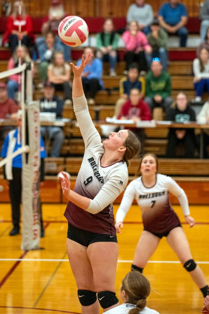 PHOTO BY FOREST WORGUM Montesano middle blocker Kylee Wisdom (9) led the Bulldogs with 13 kills in a 3-1 win over Hoquiam on Thursday at Hoquiam Square Garden.