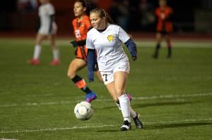 JOSH KIRSHENBAUM | THE CHRONICLE Aberdeens Scotlyn Lecomte turns on the ball during the first half of Aberdeens 1-0 penalty-kick shootout victory over Centralia on Thursday in Centralia.