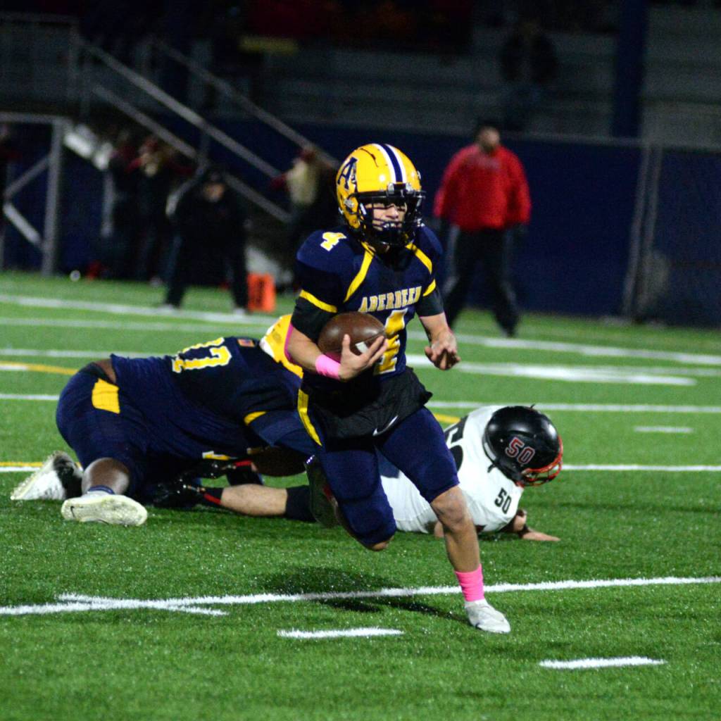 RYAN SPARKS | THE DAILY WORLD Aberdeen quarterback Grady Springer (4) runs for a touchdown in the Bobcats 26-19 win over Shelton on Friday in Aberdeen.