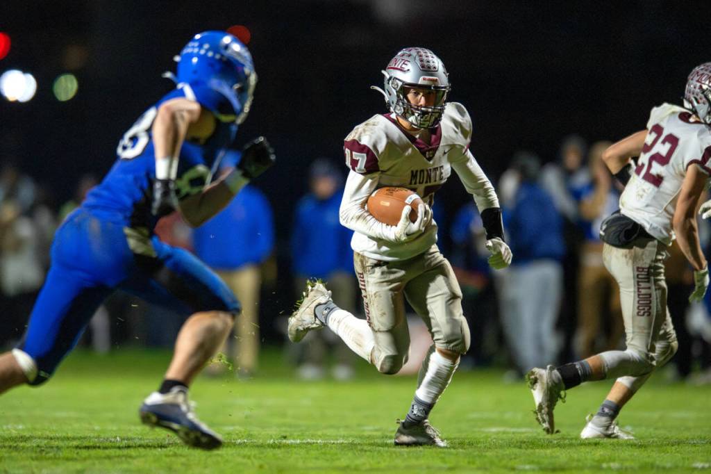 PHOTO BY FOREST WORGUM Montesanos Terek Gunter carries the ball during the Bulldogs 49-0 win over Elma on Friday at Davis Field in Elma.