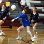 DAILY WORLD FILE PHOTO Elma libero Allyson Warren (middle)