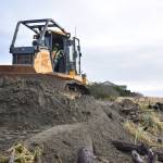Clayton Franke / The Daily World
Bob Williamson of Brumfield Construction operates a bulldozer Thursday morning on the southern shoreline of Ocean Shores, where the company is building a large sand berm intended to stop waves from eroding public infrastructure this winter.