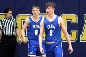 DAILY WORLD FILE PHOTO Elmas AJ Holmes (3) and Traden Carter (0), seen here in a file photo, split their first two games at the Seaside Holiday Classic on Thursday and Friday in Seaside, Oregon.