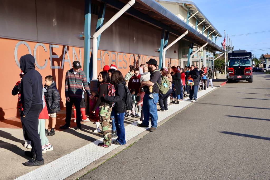 Event guests wrapped around the Ocean Shores Convention Center Saturday for a gift giveaway. (MIchael S. Lockett / The Daily World)