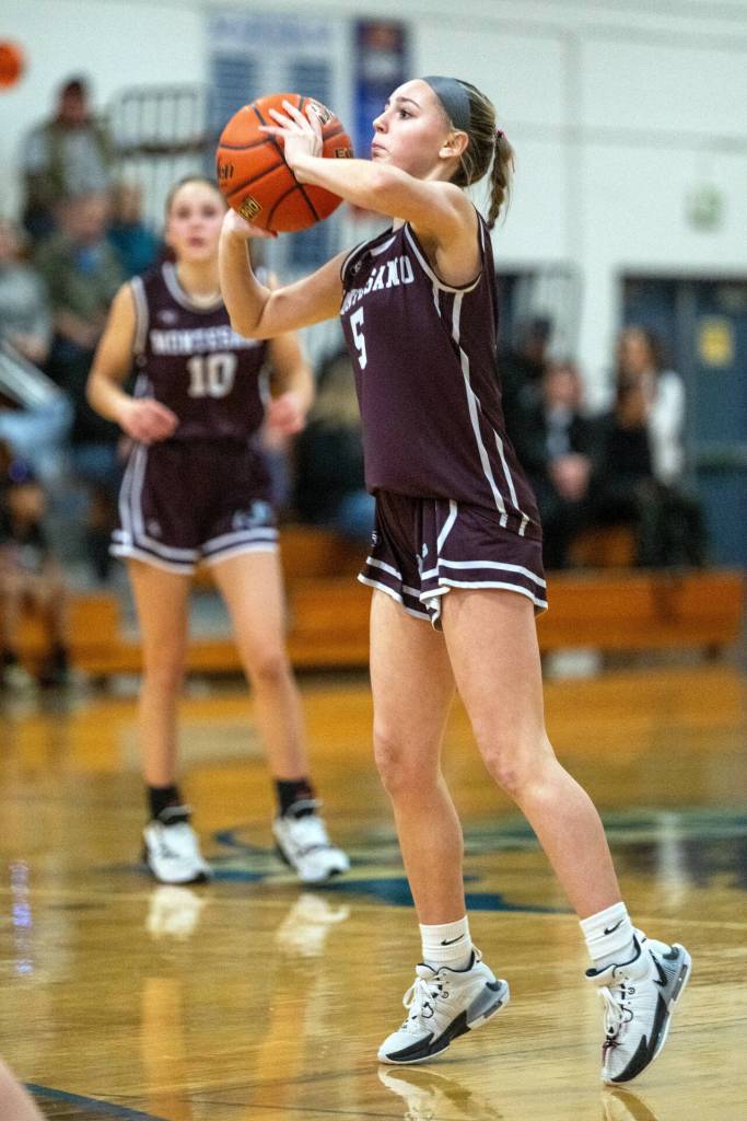 PHOTO BY FOREST WORGUM Montesanos Jordyn Wade (5) hits a 3-pointer during the Bulldogs 53-32 victory on Wednesday in Elma.