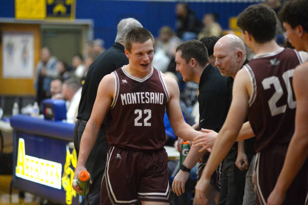 RYAN SPARKS | THE DAILY WORLD Montesanos Peyton Damasiewicz (22) is congratulated by his teammates after scoring 11 points and sparking a Bulldogs second-half run in a 52-38 win over Aberdeen on Saturday in Aberdeen.