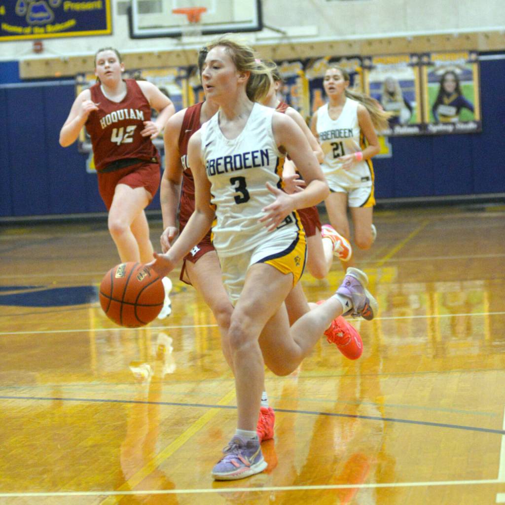 RYAN SPARKS | THE DAILY WORLD Aberdeen senior Zoe Troeh (3) reads the floor during the Bobcats 55-25 win over Hoquiam on Monday in Aberdeen.