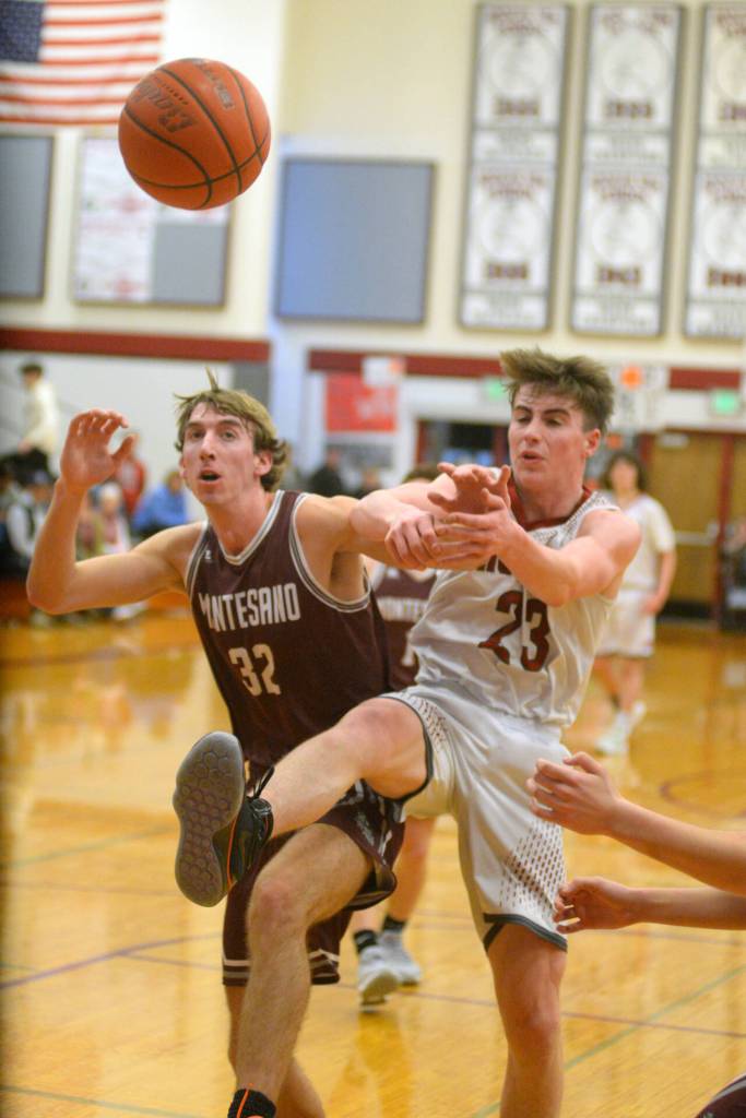 RYAN SPARKS | THE DAILY WORLD Montesano center Soren Cobb (32) and Hoquiam center Chris Bryson battle for a rebound during the Bulldogs 61-28 win on Friday in Hoquiam.
