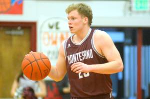 RYAN SPARKS | THE DAILY WORLD Montesano senior forward Tyce Peterson scored 23 points to lead the Bulldogs to a 61-28 win over Hoquiam on Friday at Hoquiam High School.