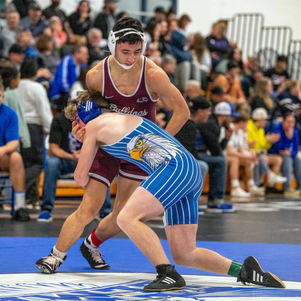 PHOTO BY FOREST WORGUM Elmas Levi Russell shoots on Montesanos Owen Young, top, during a 165-pound match at the 1A Evergreen Sub-Regionals on Saturday at Elma High School.